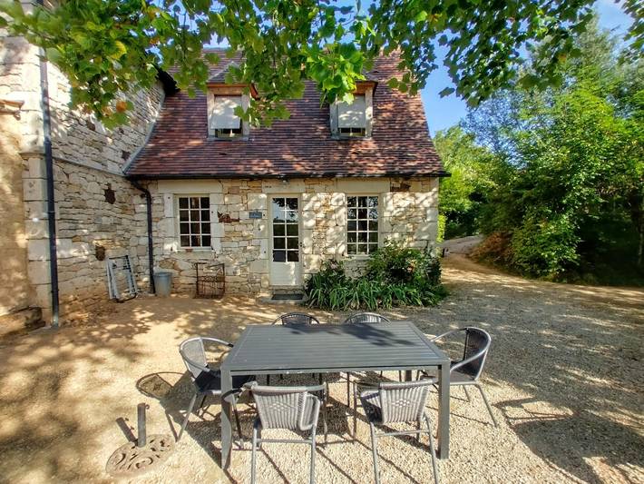 Gîte pour 5 personnes, avec piscine à Simeyrols