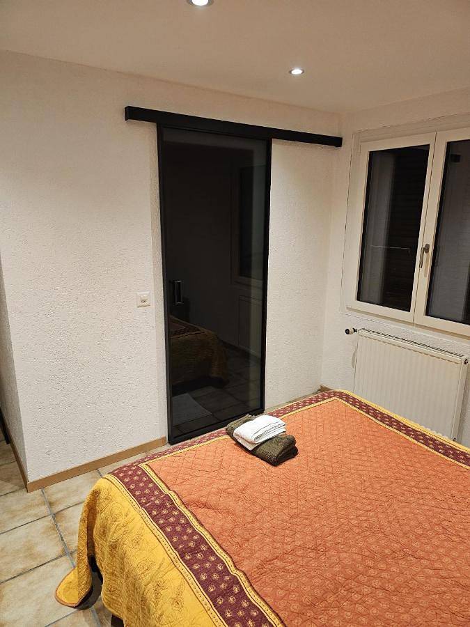 Belle chambre privative à Vallorbe, max 2 voyageurs in Vallorbe, Nord Vaudois