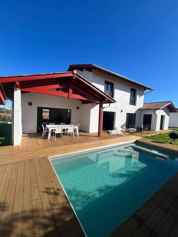 Villa pour 9 personnes, avec Terrasse ainsi que Jardin et Piscine à Arcangues
