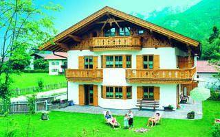 Ferienwohnung für 3 Personen, mit Balkon und Ausblick in Krün