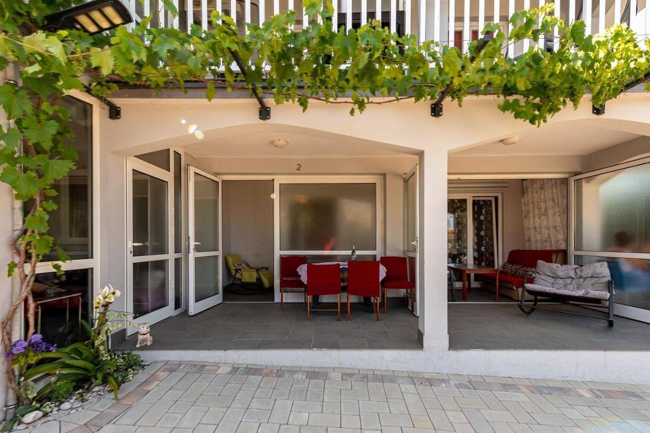 Villa Vrebac Badem on the Peljesac peninsula in Orebic, Peljesac