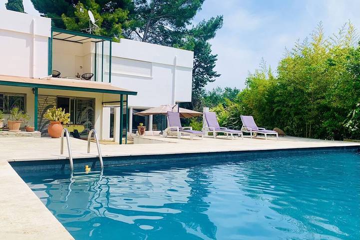 Location de vacances pour 8 personnes, avec Balcon ainsi que Jacuzzi et Jardin à Pinet (homonymie)