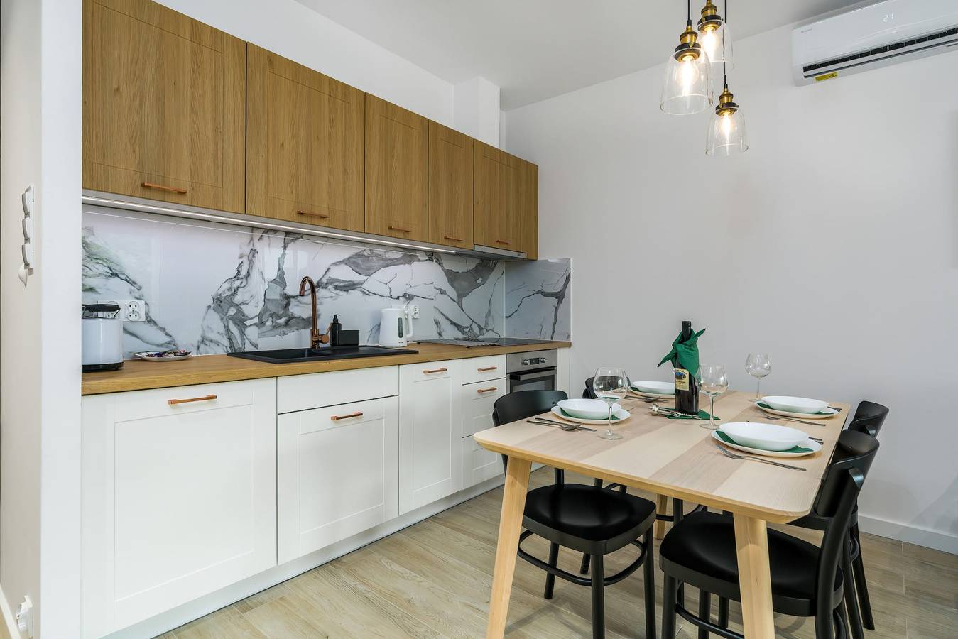 Ganze Wohnung, Stylish Apartment | Air Conditioning and Balcony in Posen, Großpolen