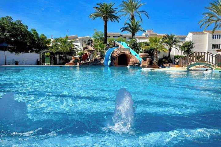 Bungalow für 4 Personen, mit Pool und Balkon sowie Garten und Whirlpool in Jávea