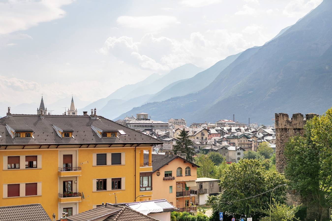 Appartamento intero, Appartamento 'La Dimora Abg' con vista montagna e balcone in Aosta, Alpi Pennine
