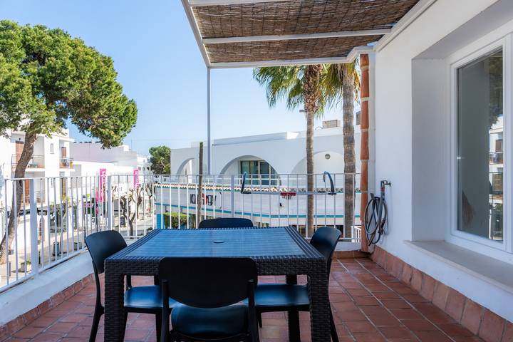 Ganze Wohnung, Apartment 'C' mit privater Terrasse, Wlan und Klimaanlage in Cala d'Or, Santanyí