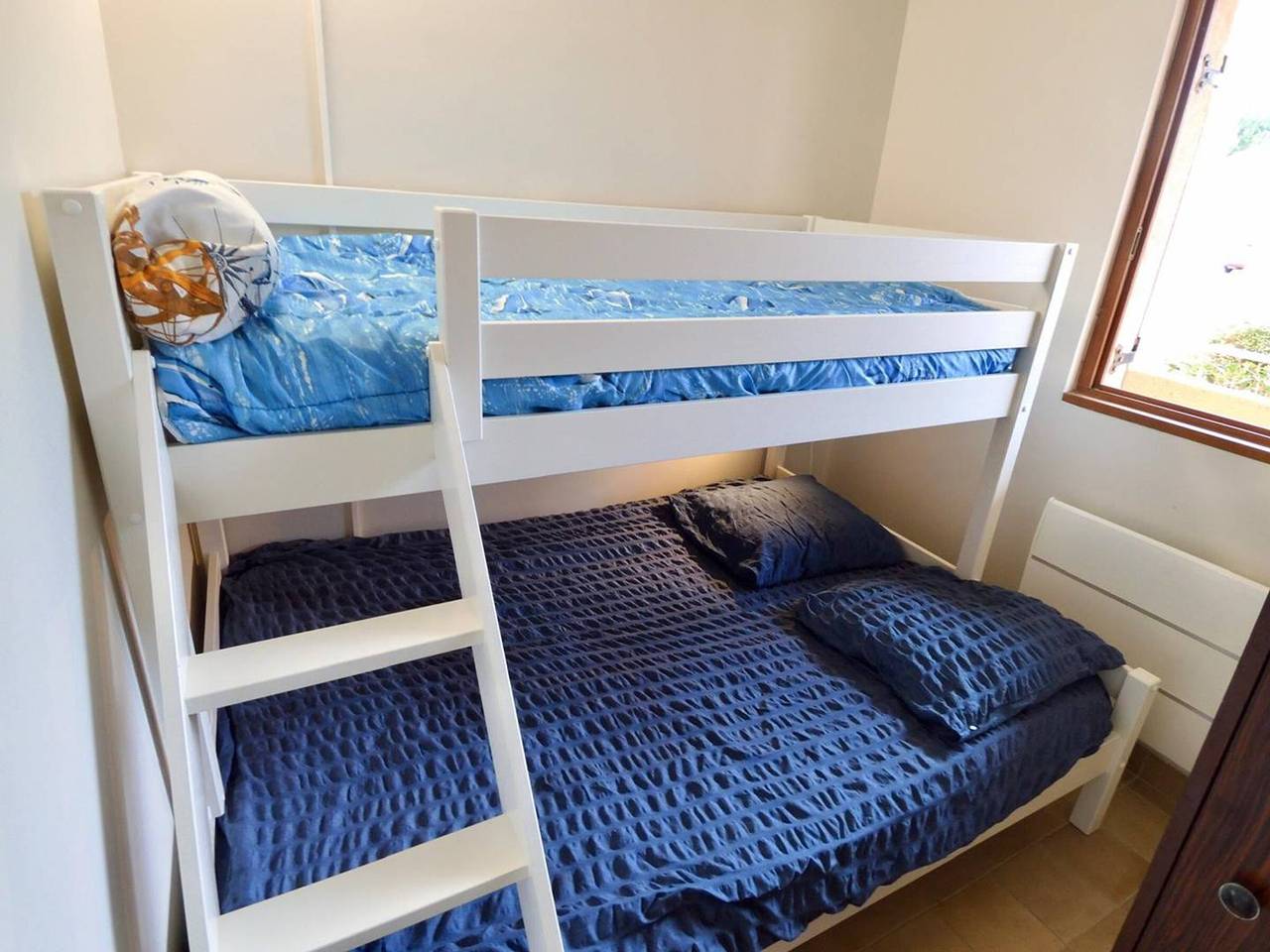 Appartement entier, T2 rénové climatisé avec jardinet à 400m des plages in Bormes-les-Mimosas, Parc national de Port-Cros