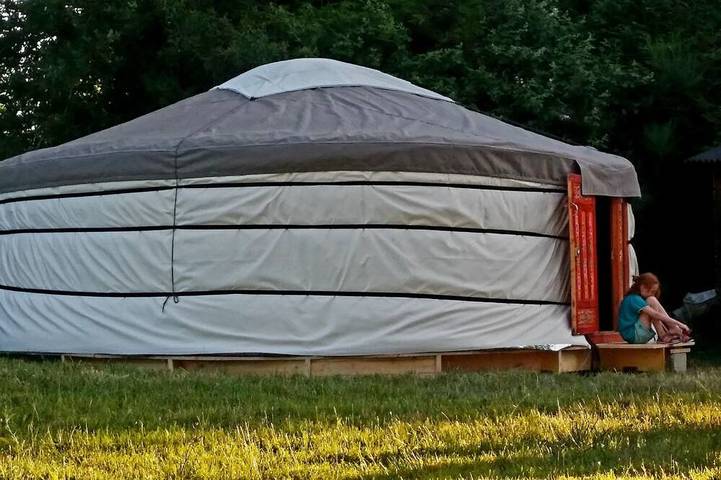 Yourte et chalet avec jacuzzi sur terrain de 1000m2 in Nivillac, Région de Vannes