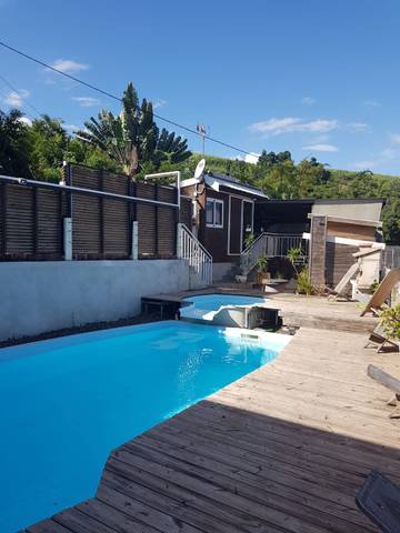 Gîte pour 2 personnes, avec terrasse et piscine à L'Étang-Salé