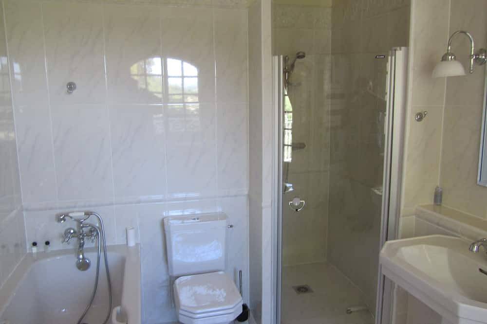 Villa With Private Pool And Stunning Views. in Cessenon-sur-Orb, Béziers region