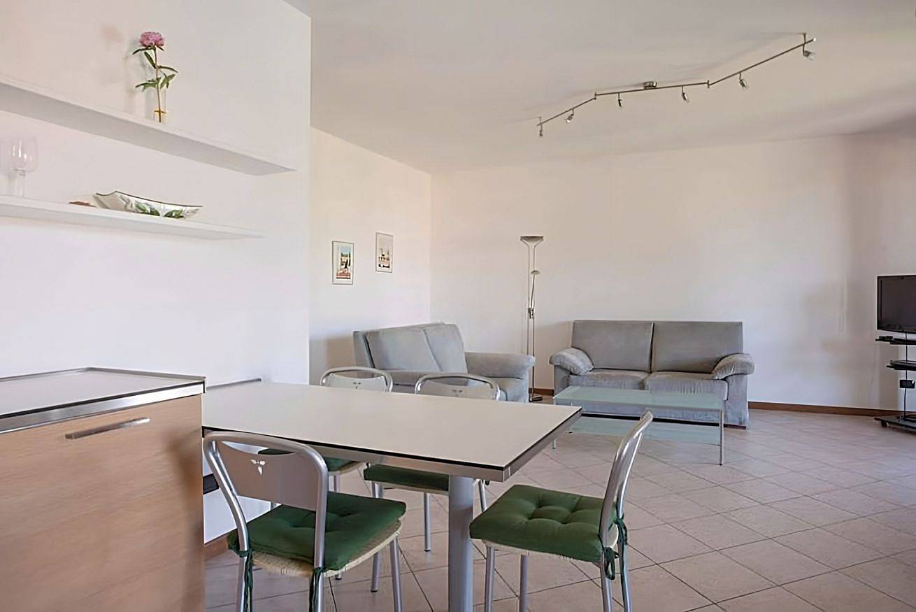 Ganze Wohnung, Ferienwohnung für 4 Personen mit Balkon/Terrasse in Polpenazze del Garda, Gardasee-Berge