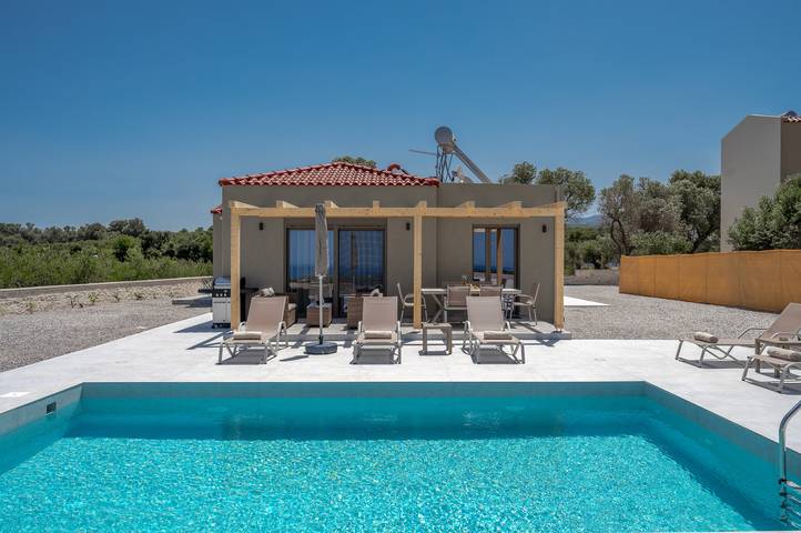 Villa for 6 people, with garden and ocean view in Rethymnon
