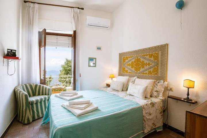 Maison d’hôte pour 3 personnes, avec vue et balcon, animaux acceptés à Baunei - 2