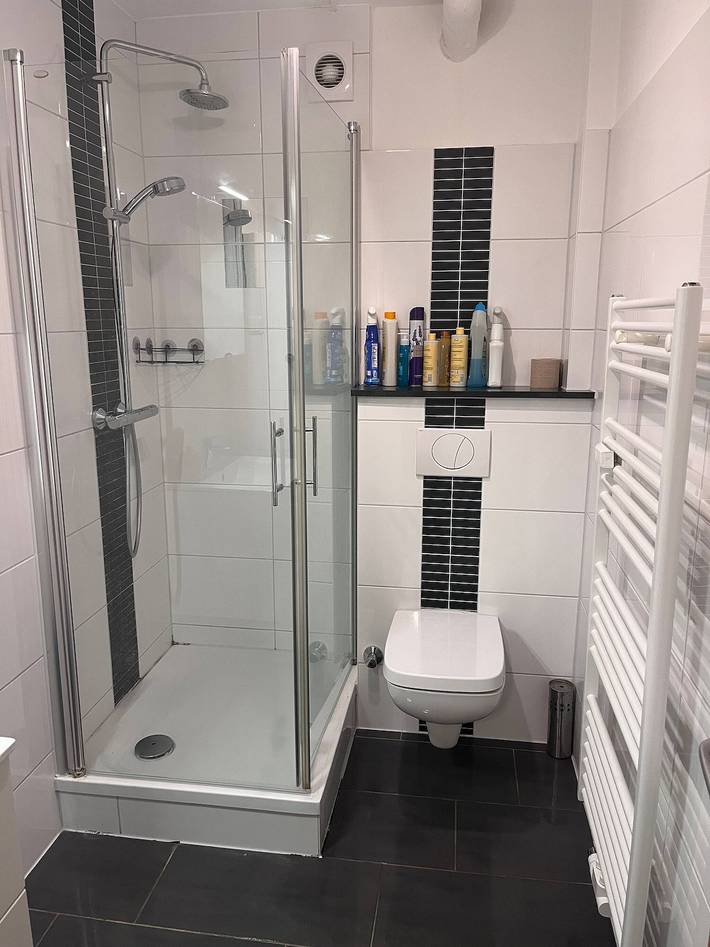 Apartamento entero, Apartamento genial: dormitorio privado, cocina y baño compartidos in Essen, Región del Ruhr