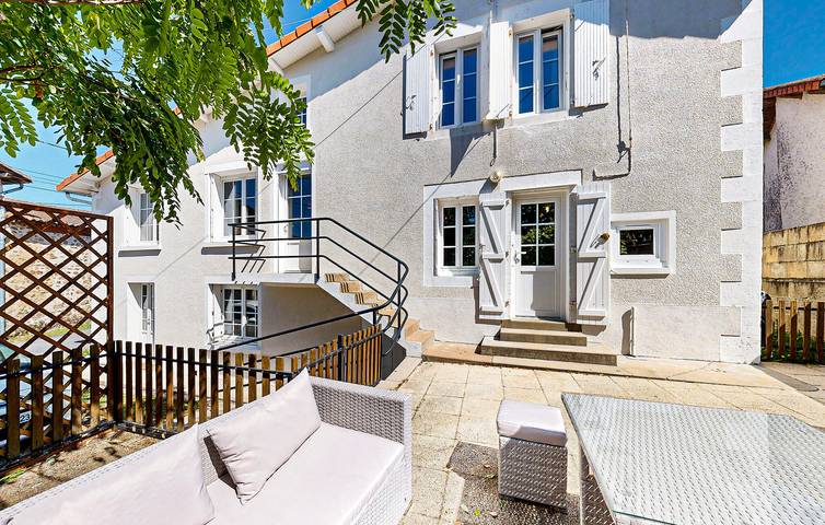 Gîte pour 6 personnes, avec jardin et terrasse, animaux acceptés dans Terres-de-Haute-Charente
