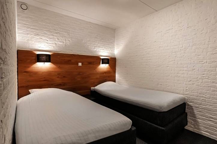 Hotel für 4 Personen, mit Balkon und Terrasse sowie Whirlpool und Pool in Lemmer - 3