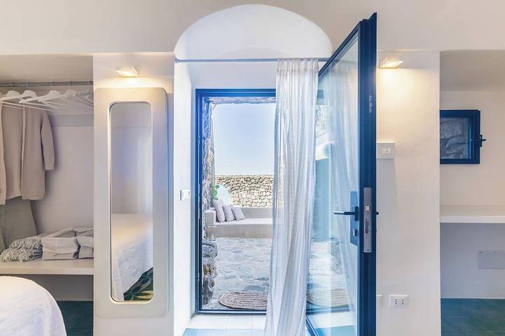 Superb Villa With Private Pool, Authentic Charm and Impressive Views in Tracino, Pantelleria