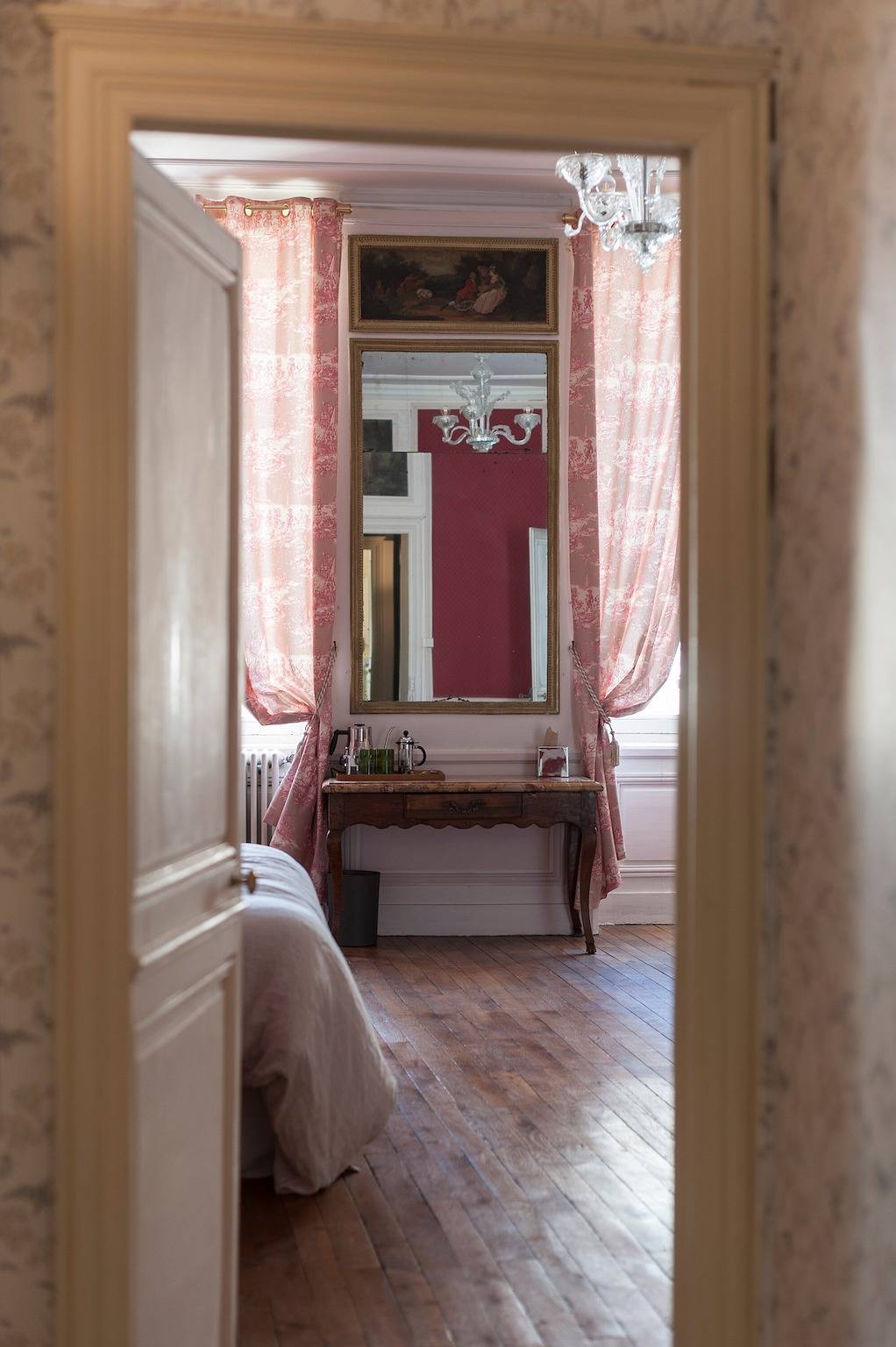 Habitación de huéspedes «Chez Diane - Afrodita» - Suite Junior exclusiva in Saint-Amand-Montrond