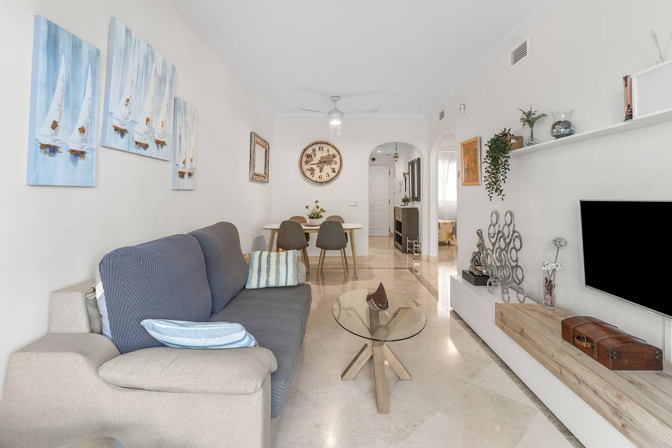 Entire apartment, Apartment 'En Calanova Golf' with Shared Pool, Wi-Fi, and Air Conditioning in La Cala de Mijas, Mijas
