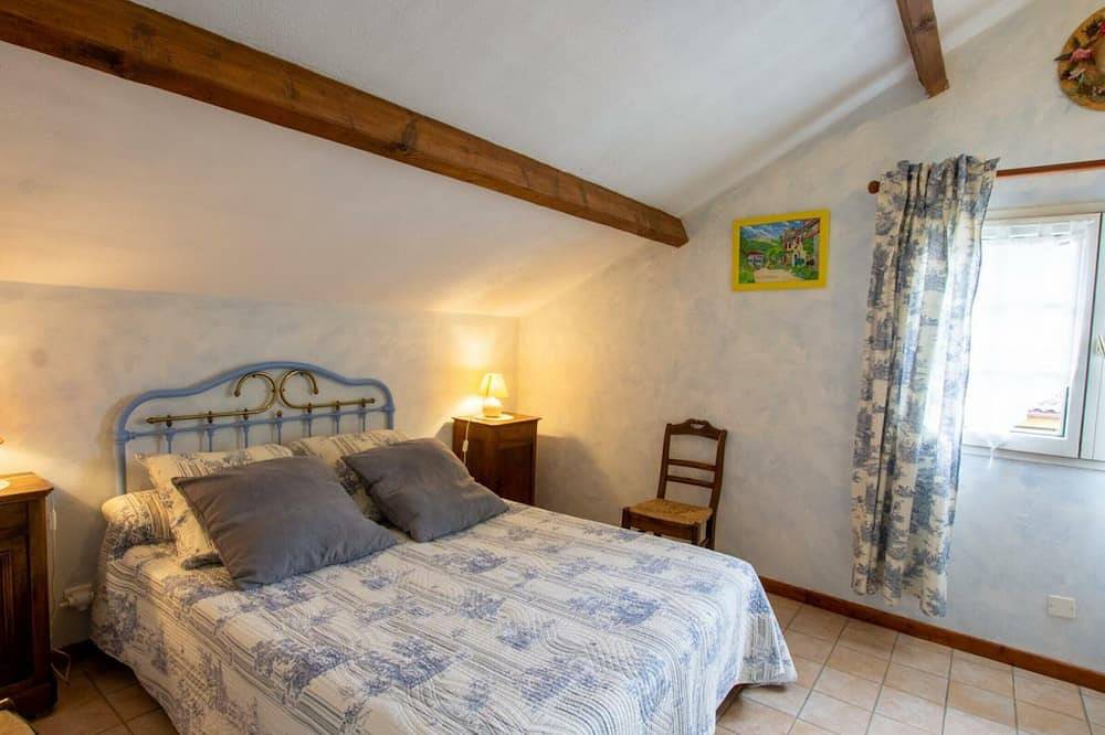Casa rural con piscina en el corazón de Perigord Noir, cerca de hermosos sitios turísticos. Ideal para familias. in Le Bugue, Périgord Noir