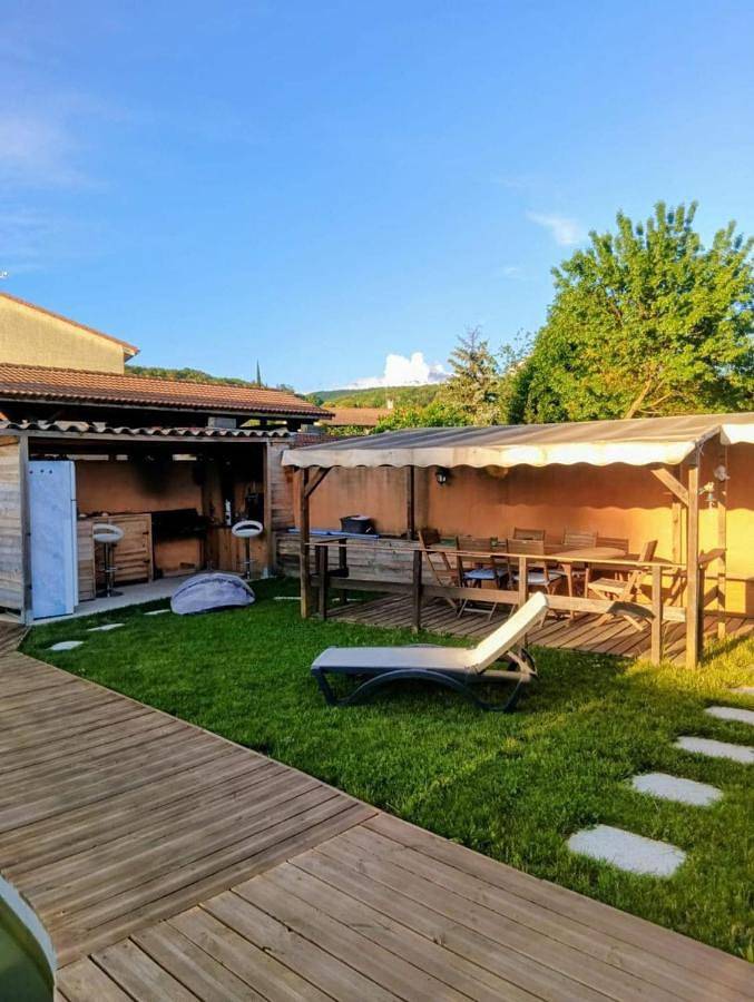 Villa pour 6 personnes, avec piscine et terrasse, adapté aux familles