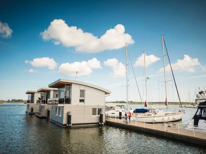 Boot für 6 Personen, mit Balkon und Terrasse sowie Sauna und Seeblick in Kröslin