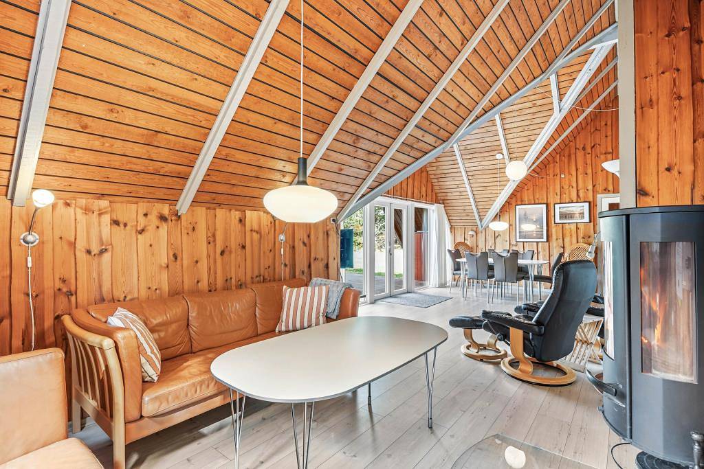 Thatched roof holiday home with sauna near the Wadden Sea in Sønderstrand, Havneby