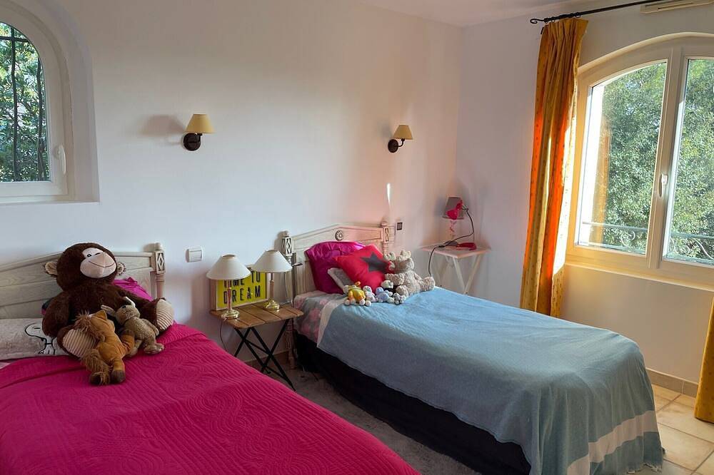 Atalaye, large Mediterranean house with a large garden and pool in Montferrier-sur-Lez, Montpellier region