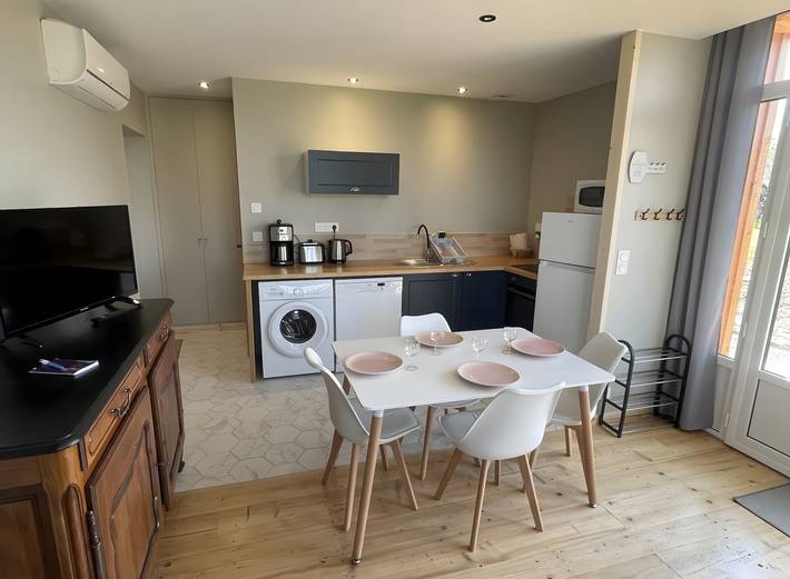 Holiday Home 'L'ancien Atelier' with Private Terrace, Wi-Fi and Air Conditioning in Muides-sur-Loire, Blois region