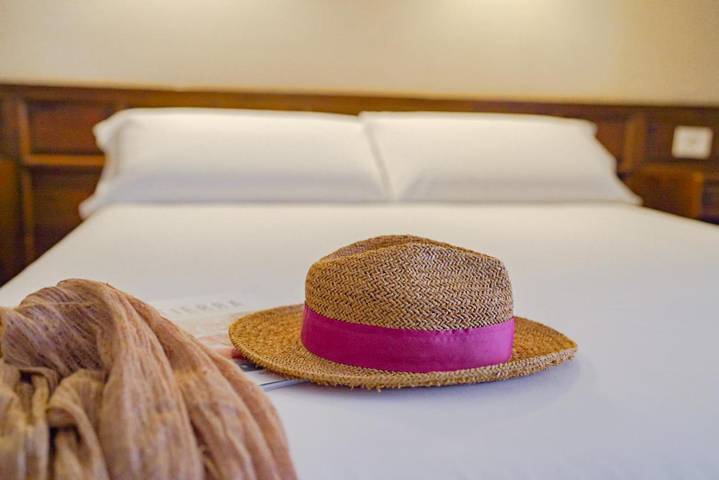 Hotel para 2 personas, con Terraza y Jardín en Castrillón - 3