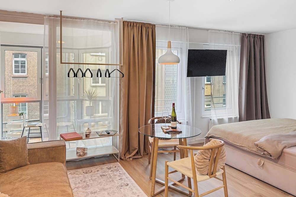 Ganze Wohnung, Nahe Weinberge & Uniklinik: Cozy Kingsize Studio mit Aufzug  & Tiefgarage in Würzburg, Fränkisches Weinland