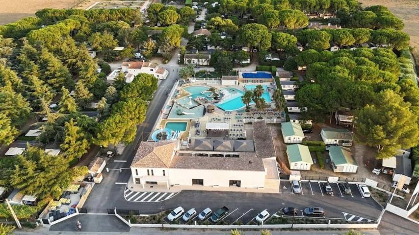 Camping pour 6 personnes, avec bassin pour enfant à Lunel