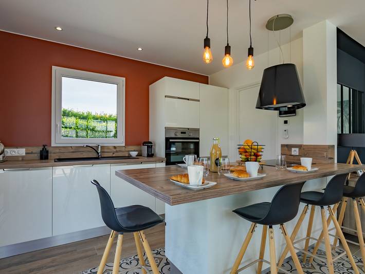 Location de vacances pour 8 personnes, avec terrasse ainsi que piscine et jardin à Cléder - 4