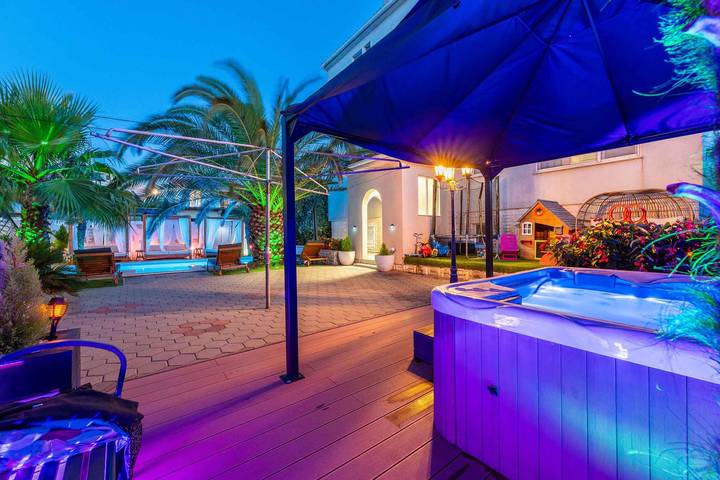 Holiday apartment for 6 people, with sauna and garden in Zadar