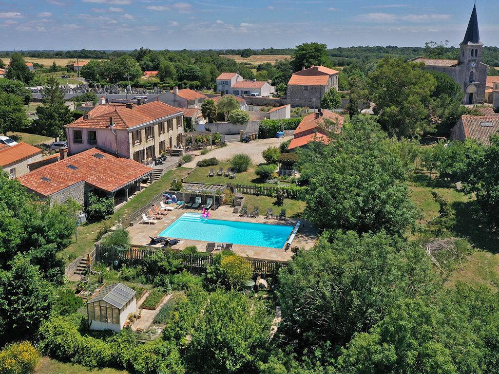 Ensemble de Gîtes - Maison Lairoux, 15 km de La Faute-sur-Mer in Lairoux, Fontenay-le-Comte