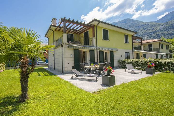 Ferienwohnung für 6 Personen, mit Seeblick und Terrasse, kinderfreundlich am Luganersee