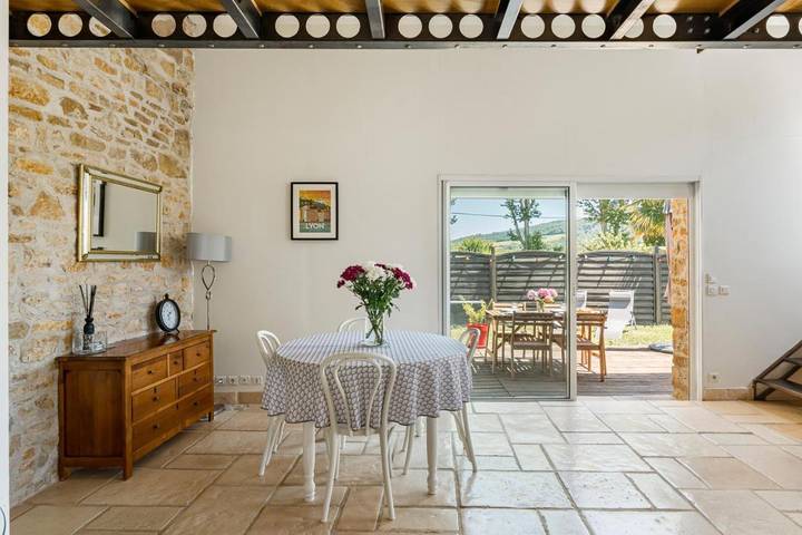 Location de vacances pour 2 personnes, avec Terrasse et Jardin à Lissieu