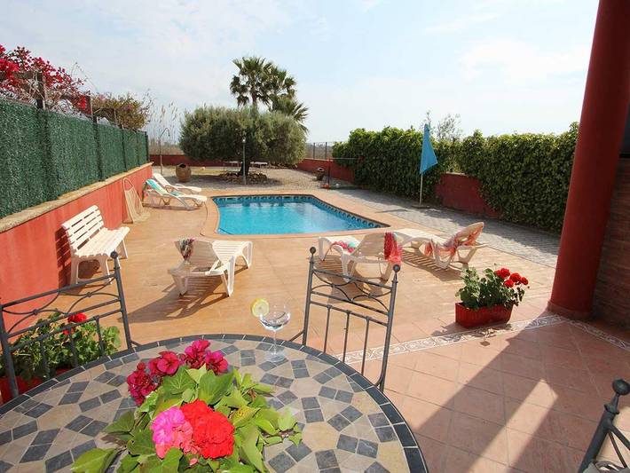 Chalet para 7 personas, con vistas además de terraza y jardín, Se admiten mascotas en Delta del Ebro - 2