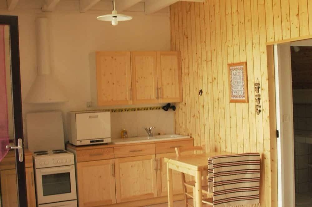 Appartement entier, Studio proche Vulcania au coeur des volcans d'Auvergne in Nébouzat, Parc naturel régional des Volcans d'Auvergne