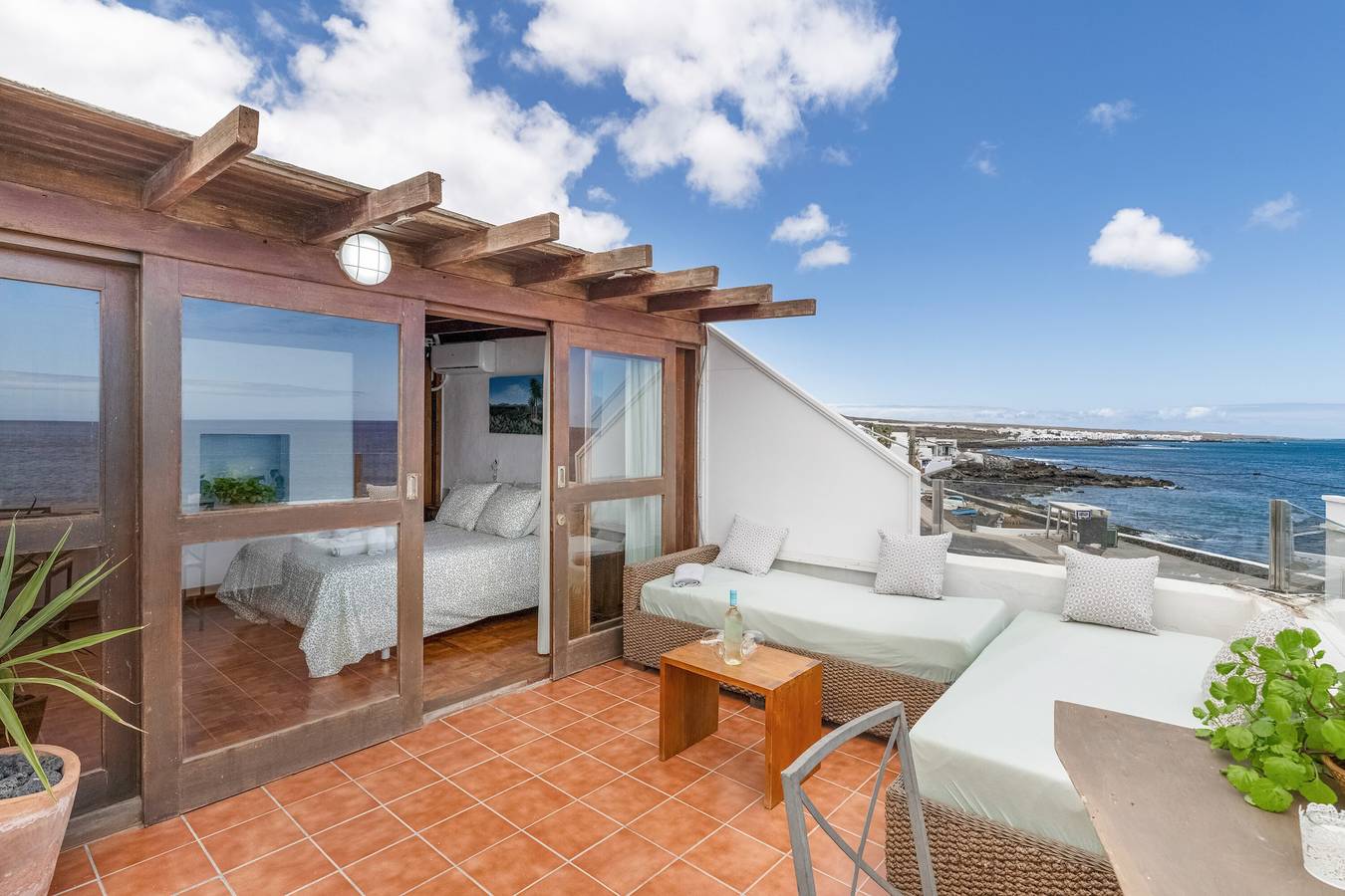 Ferienhaus 'Casa Roque' mit Meerblick, Wlan und Klimaanlage in Punta de las Mujeres, Haría