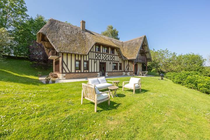 Gîte pour 8 personnes, avec jardin et terrasse, animaux acceptés à Barneville-la-Bertran
