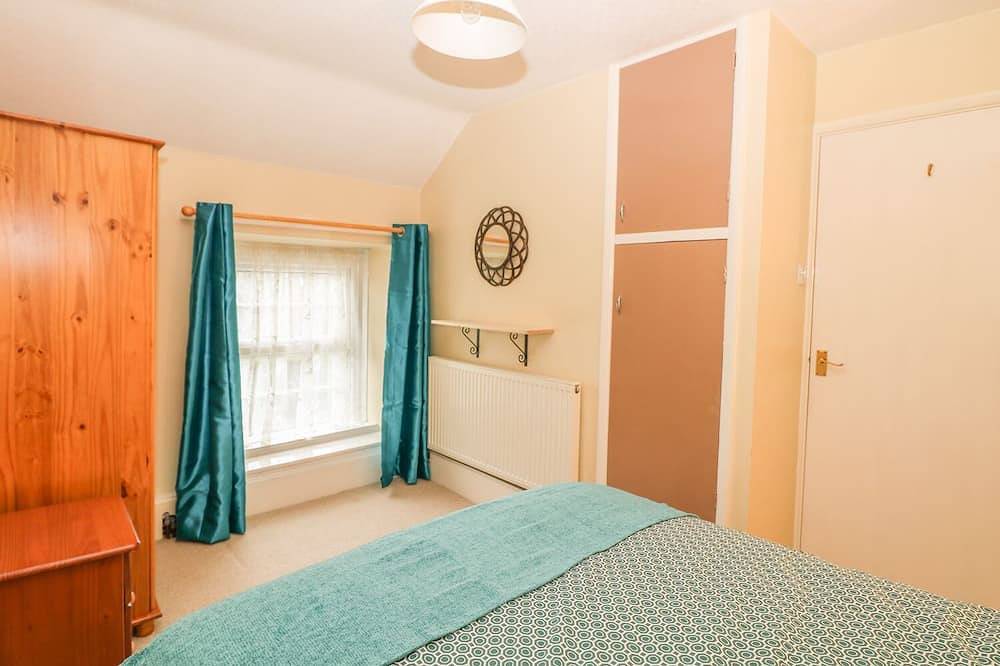 Pine Cottage, pet friendly, with a garden in Youlgreave in Youlgreave, Derbyshire