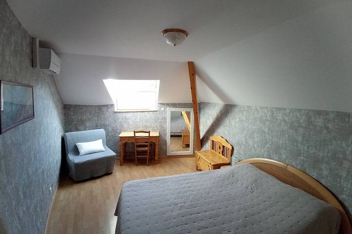 Location de vacances pour 8 personnes, avec terrasse à Espinasses - 4