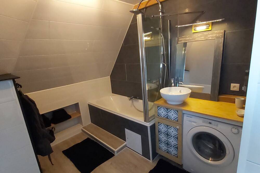 Appartement entier, Gite 4 etoiles avec sauna et jacuzzi in Mittelwihr, Parc naturel régional des Ballons des Vosges