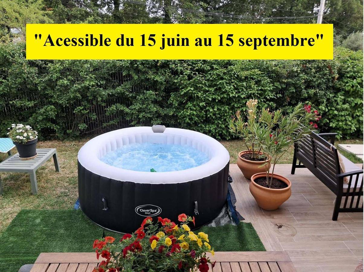 Chambre hôtes jacuzzi climatiseur provence in Tulette, Région de nyons