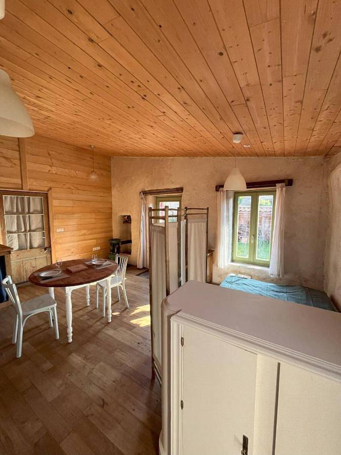 Green cottage in Oudon, Vallée de la Loire