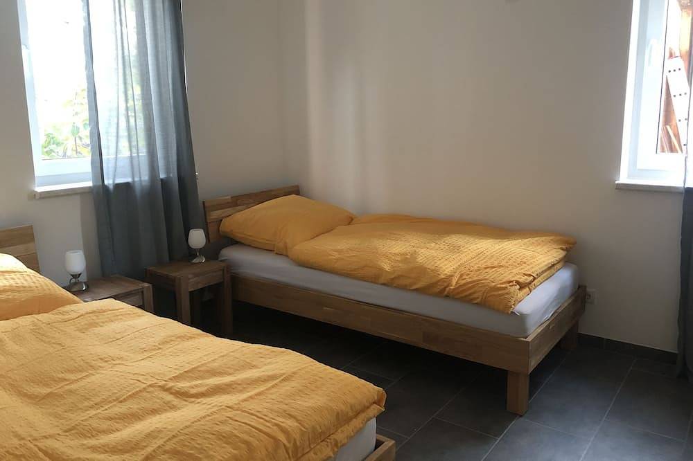 Ganze Wohnung, Ferien-Apartment mit Balkon - Stadtgrenze zu Berlin in Blankenfelde, Blankenfelde-Mahlow