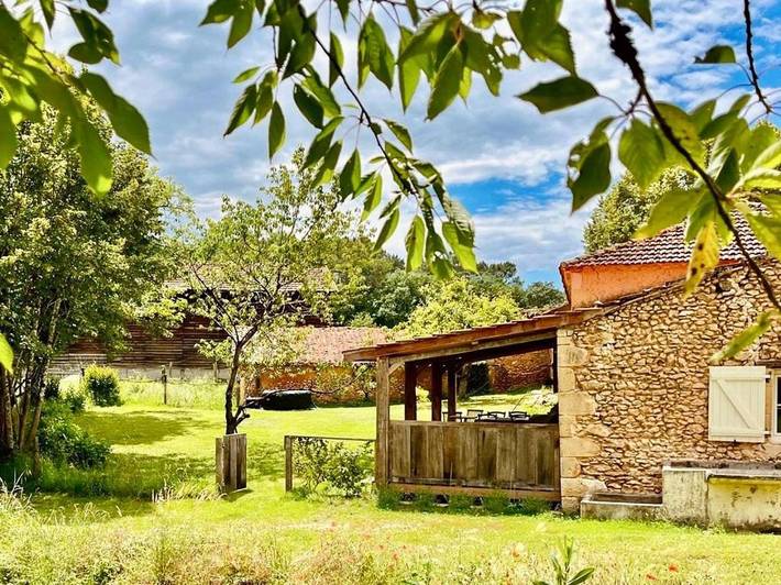 Location de vacances pour 2 personnes, avec jardin et jacuzzi à Capdrot