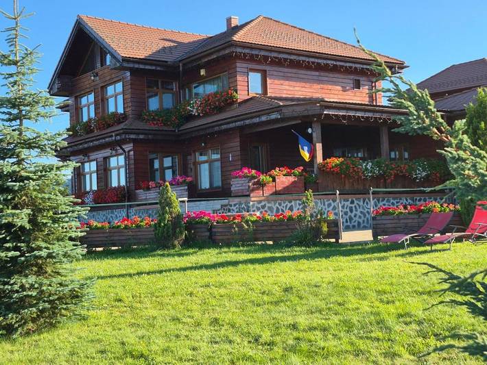 B&b per 14 persone, con Balcone e Terrazza nonché Giardino e Panorama in Romania