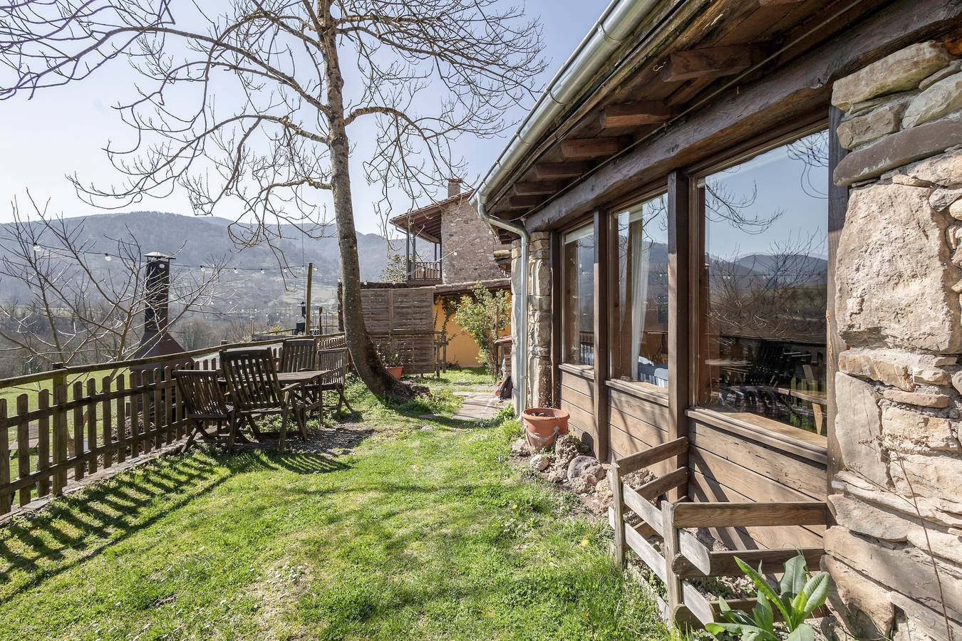 Casa de vacaciones "La Cabana, El Reixac Casa Rural" con vistas a la montaña in San Juan de las Abadesas, Pirineo Catalan